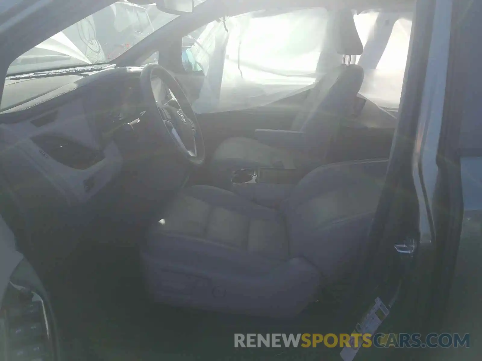 5 Photograph of a damaged car 5TDYZ3DC2KS020023 TOYOTA SIENNA 2019