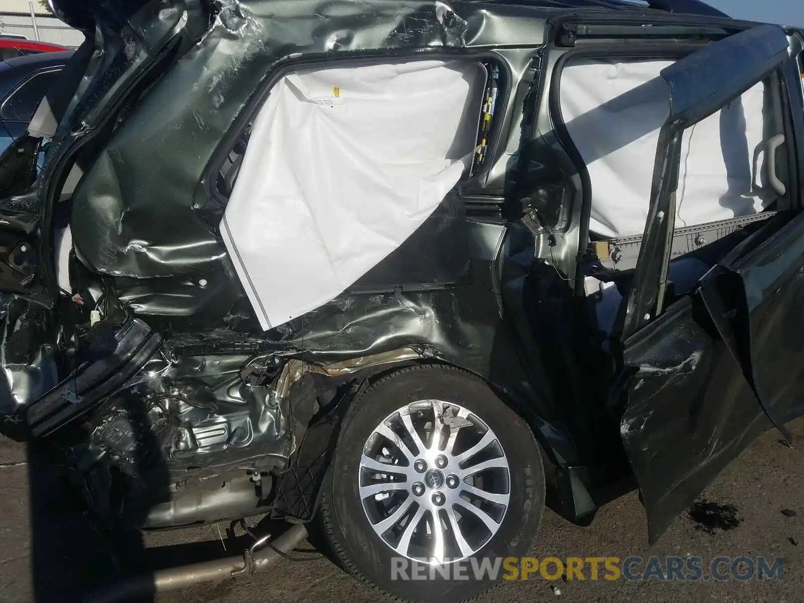 9 Photograph of a damaged car 5TDYZ3DC2KS020023 TOYOTA SIENNA 2019