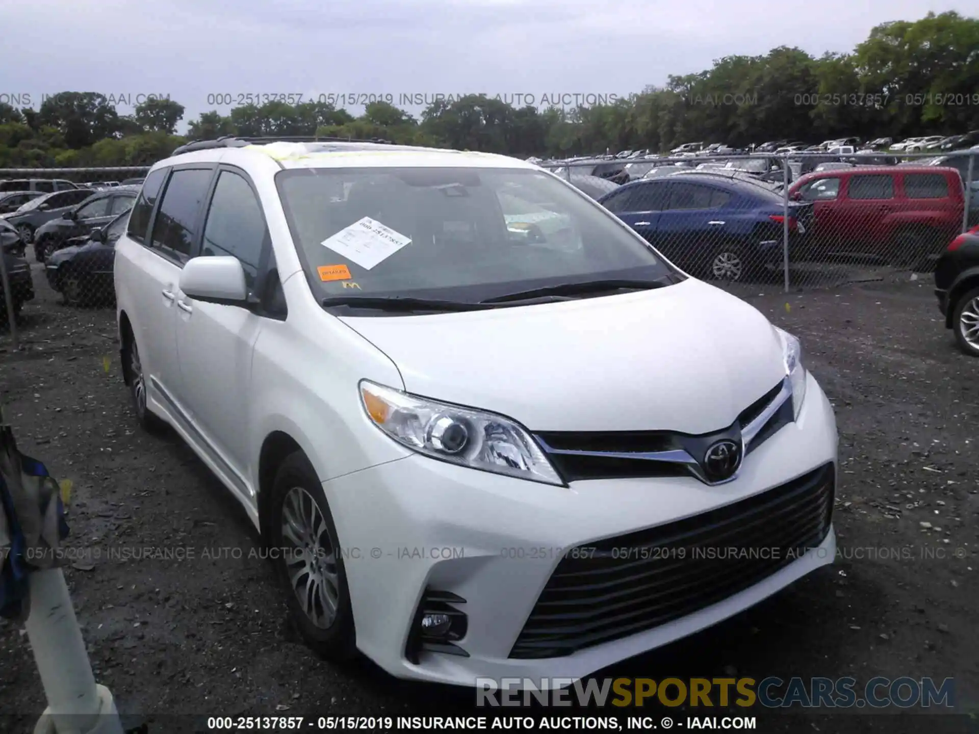 1 Photograph of a damaged car 5TDYZ3DC2KS970947 TOYOTA SIENNA 2019