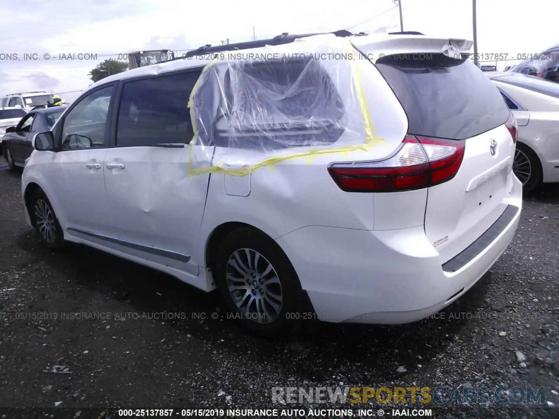 3 Photograph of a damaged car 5TDYZ3DC2KS970947 TOYOTA SIENNA 2019