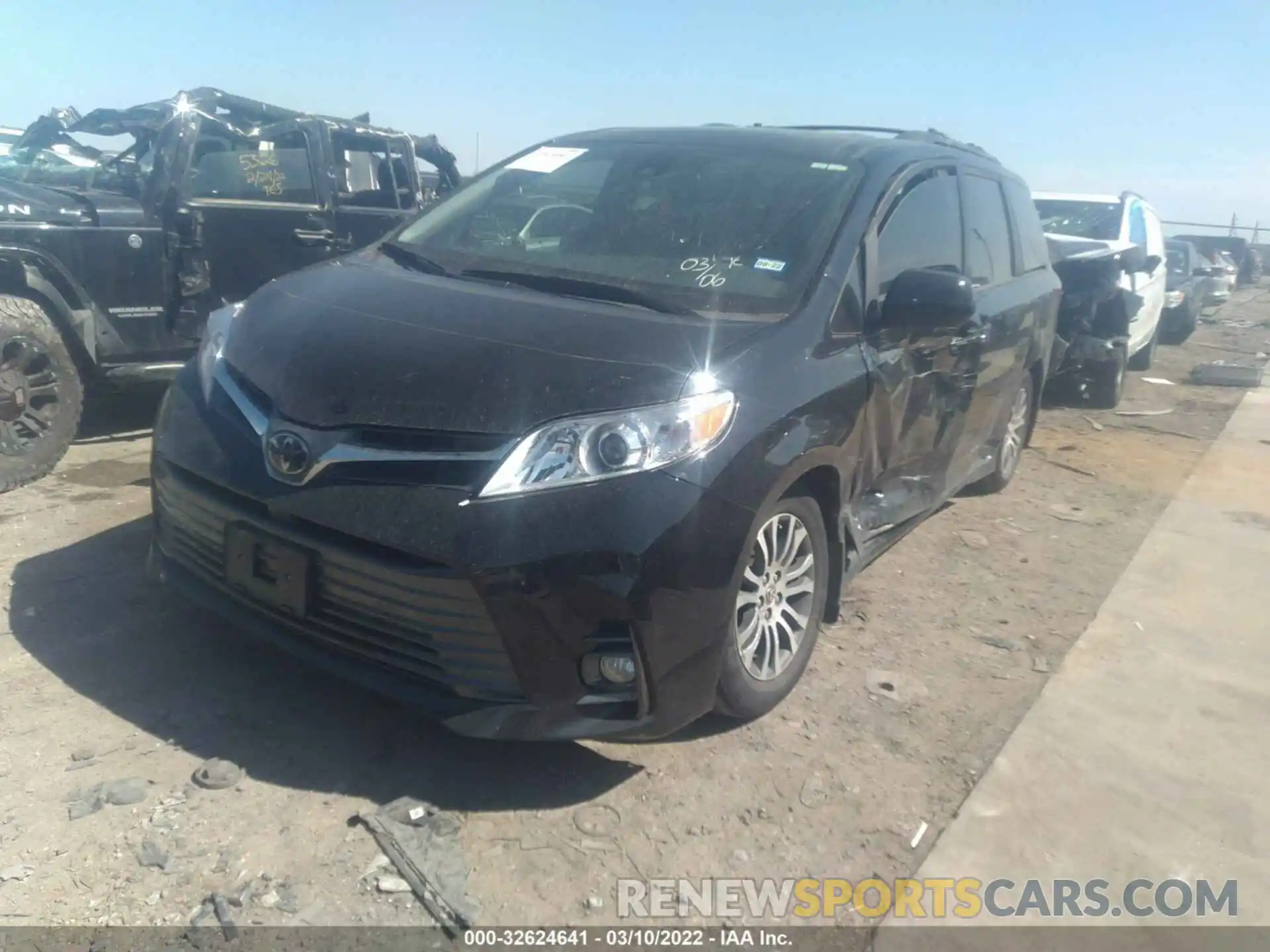 2 Фотография поврежденного автомобиля 5TDYZ3DC2KS971239 TOYOTA SIENNA 2019