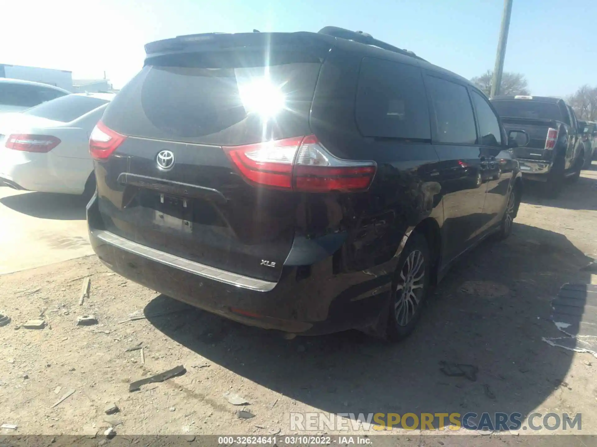 4 Фотография поврежденного автомобиля 5TDYZ3DC2KS971239 TOYOTA SIENNA 2019