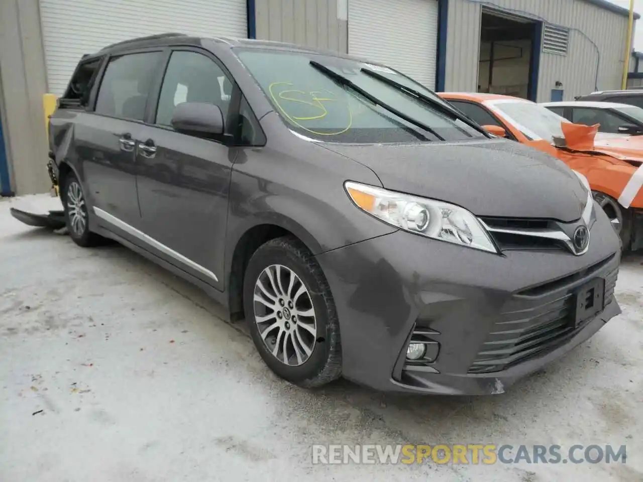 1 Фотография поврежденного автомобиля 5TDYZ3DC2KS971726 TOYOTA SIENNA 2019