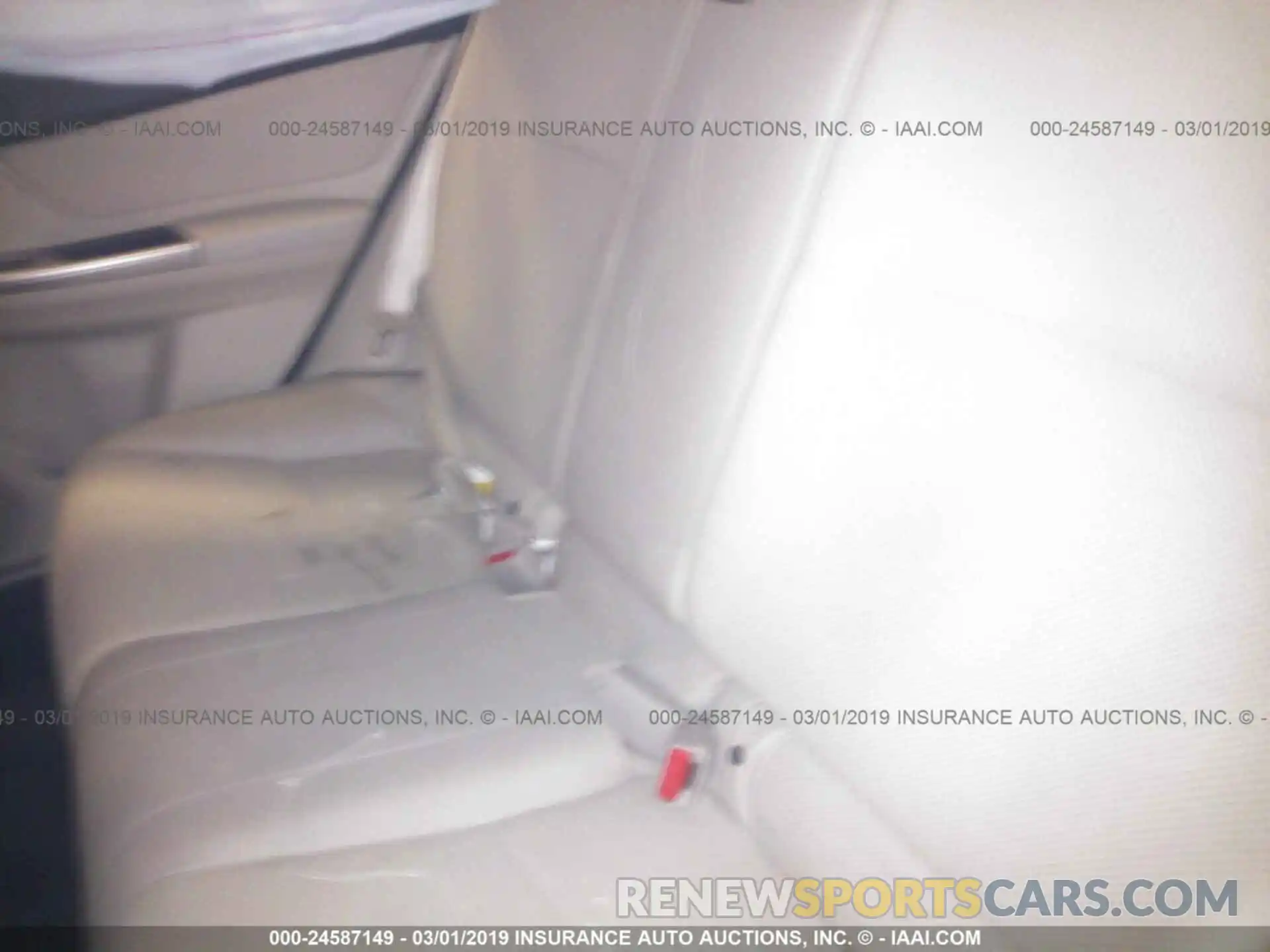 8 Photograph of a damaged car 5TDYZ3DC2KS972827 TOYOTA SIENNA 2019