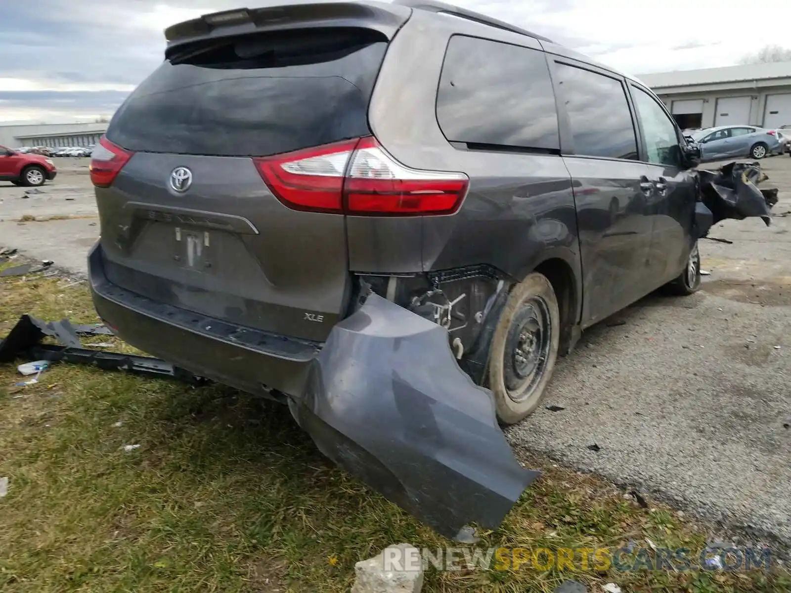 4 Photograph of a damaged car 5TDYZ3DC2KS973461 TOYOTA SIENNA 2019