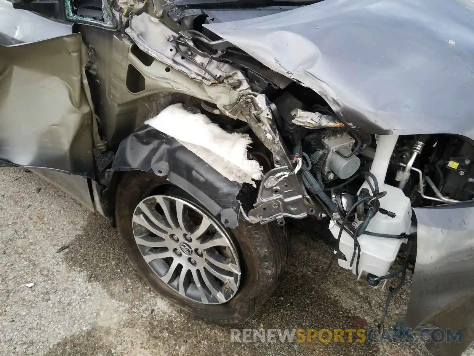 9 Photograph of a damaged car 5TDYZ3DC2KS973461 TOYOTA SIENNA 2019