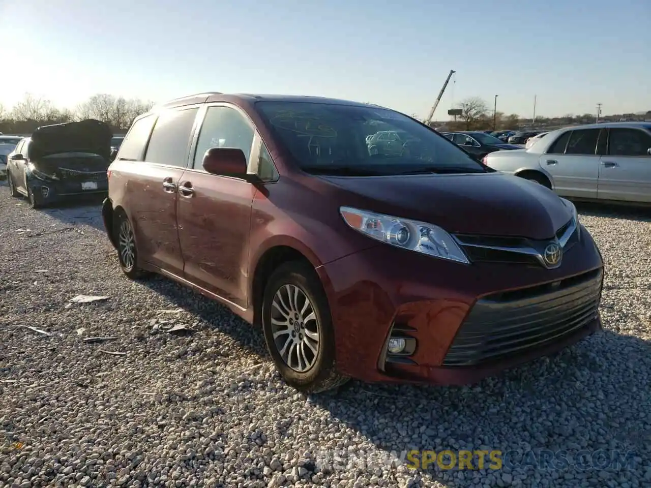 1 Фотография поврежденного автомобиля 5TDYZ3DC2KS977218 TOYOTA SIENNA 2019