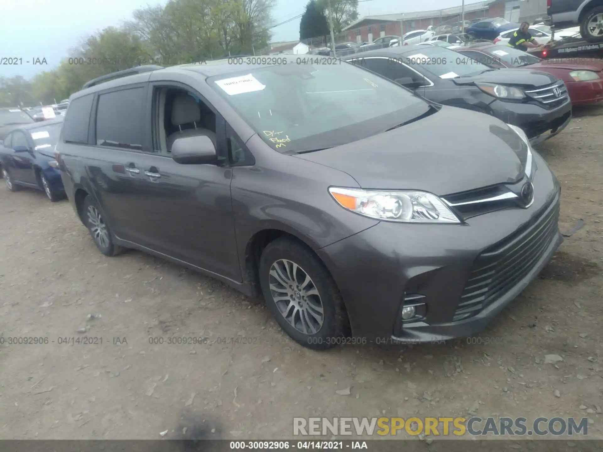 1 Фотография поврежденного автомобиля 5TDYZ3DC2KS977431 TOYOTA SIENNA 2019