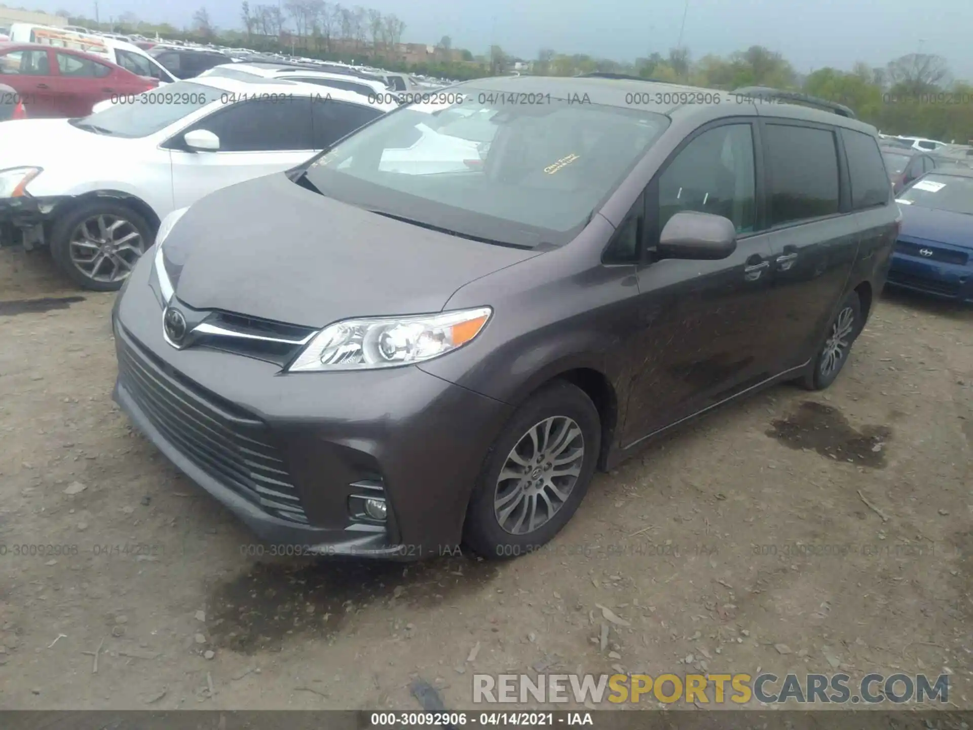 2 Фотография поврежденного автомобиля 5TDYZ3DC2KS977431 TOYOTA SIENNA 2019