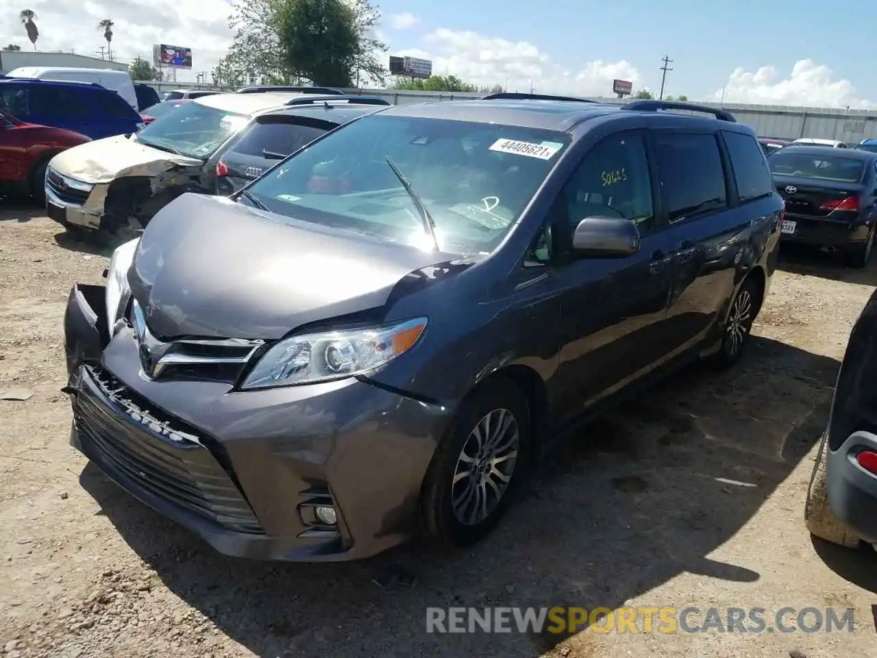 2 Фотография поврежденного автомобиля 5TDYZ3DC2KS977753 TOYOTA SIENNA 2019