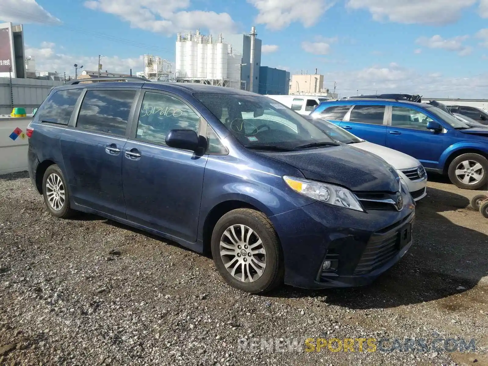 1 Photograph of a damaged car 5TDYZ3DC2KS978000 TOYOTA SIENNA 2019