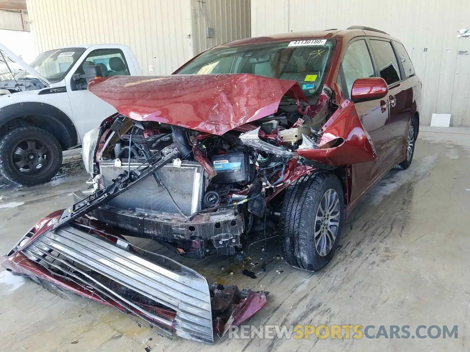 2 Photograph of a damaged car 5TDYZ3DC2KS978935 TOYOTA SIENNA 2019