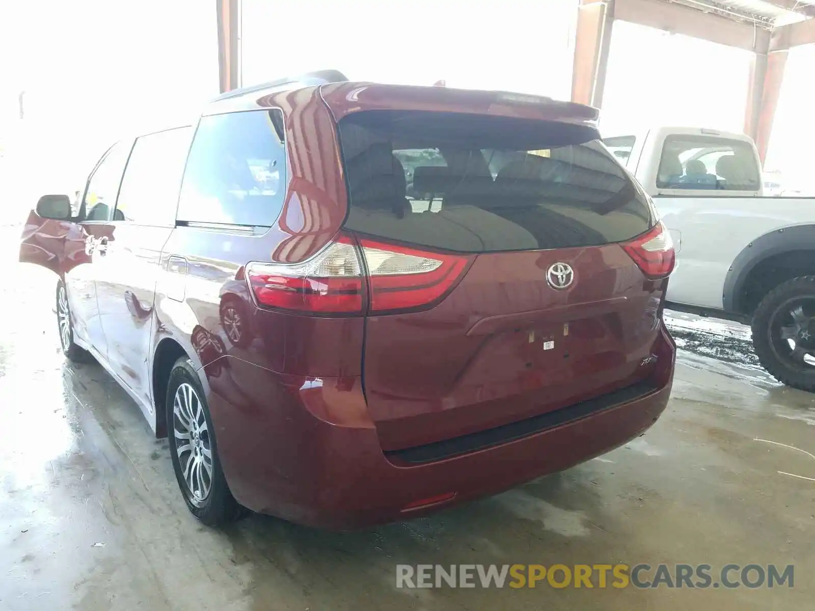 3 Photograph of a damaged car 5TDYZ3DC2KS978935 TOYOTA SIENNA 2019