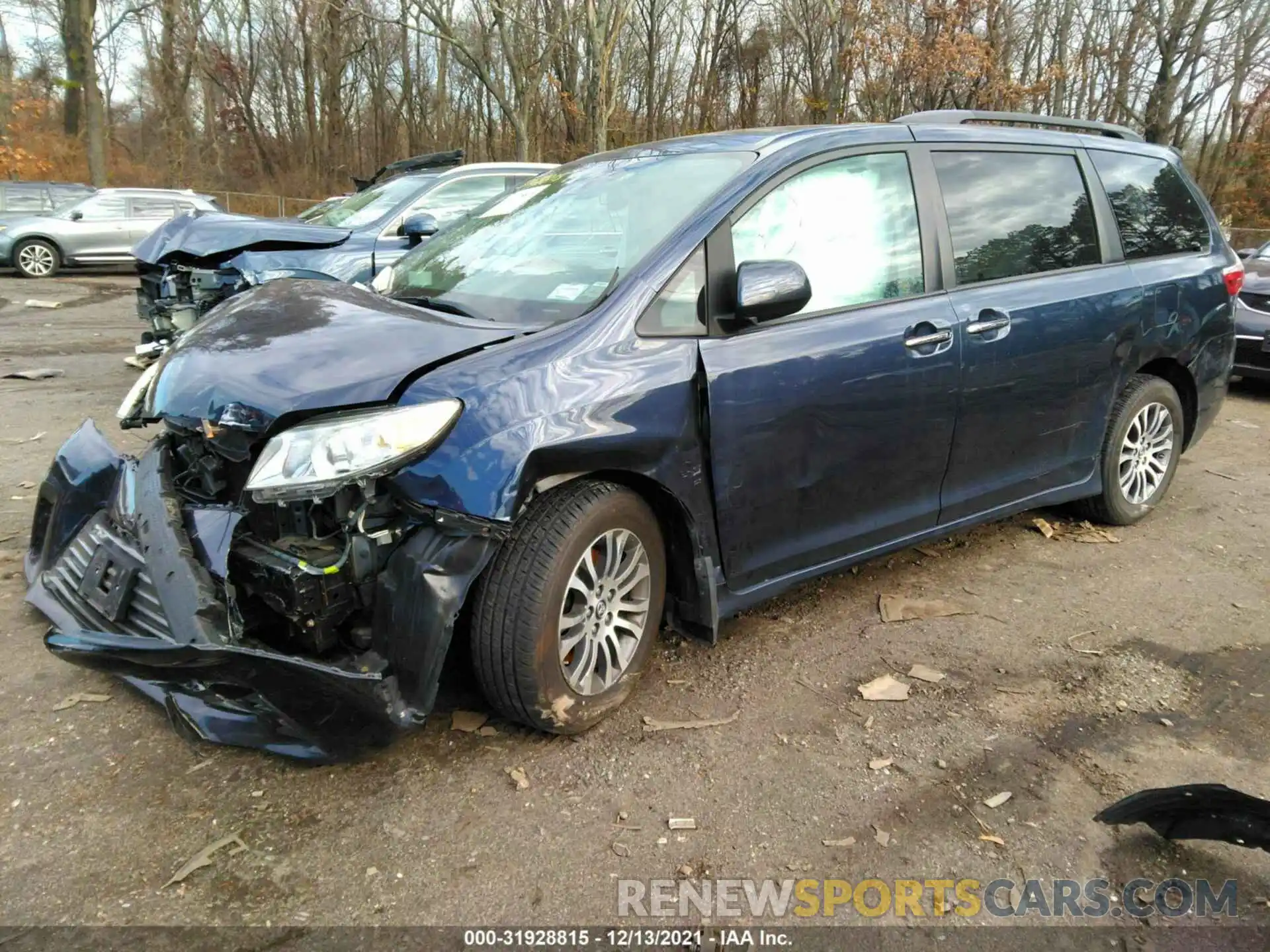 2 Фотография поврежденного автомобиля 5TDYZ3DC2KS979177 TOYOTA SIENNA 2019