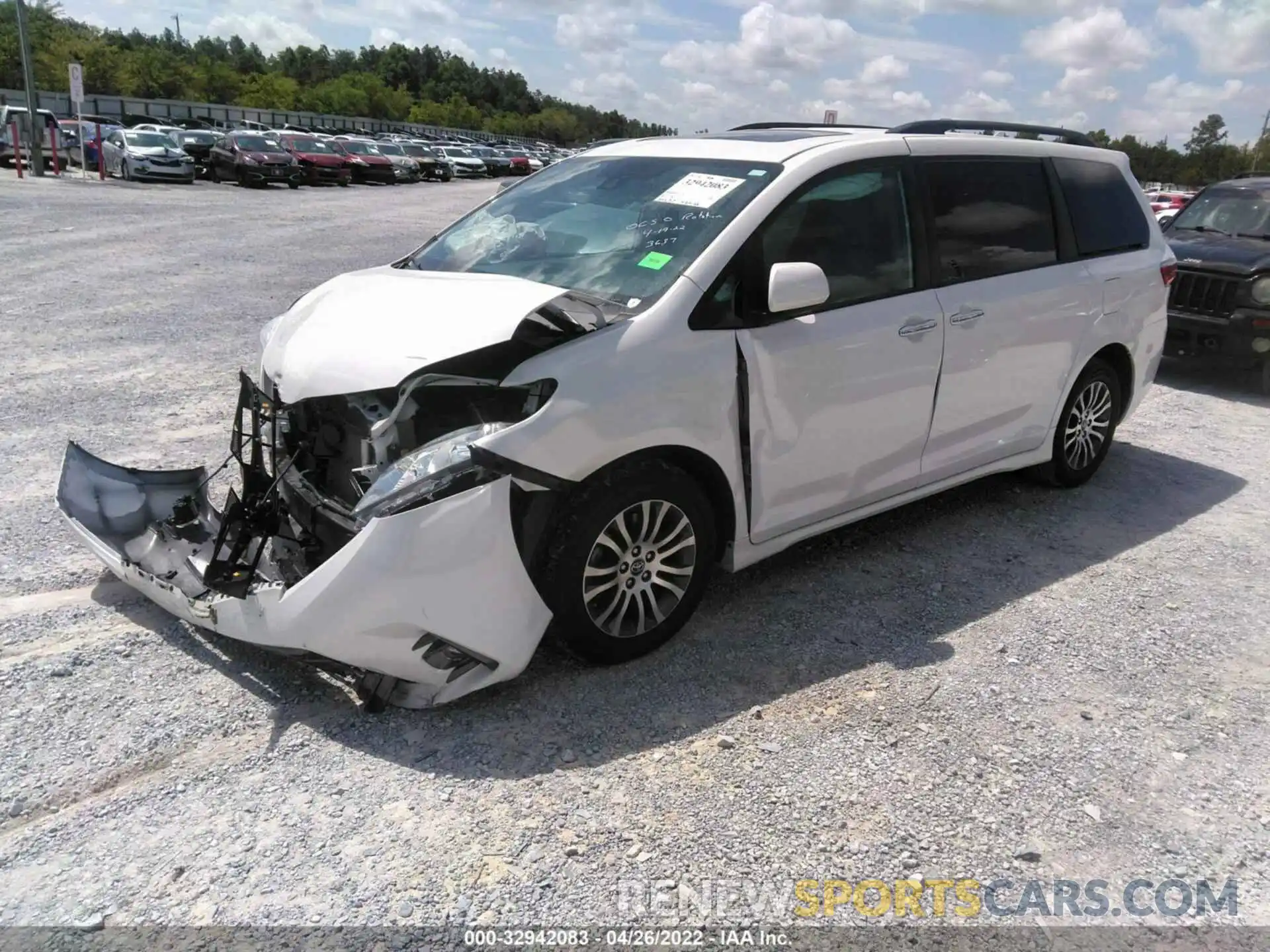 2 Фотография поврежденного автомобиля 5TDYZ3DC2KS979955 TOYOTA SIENNA 2019