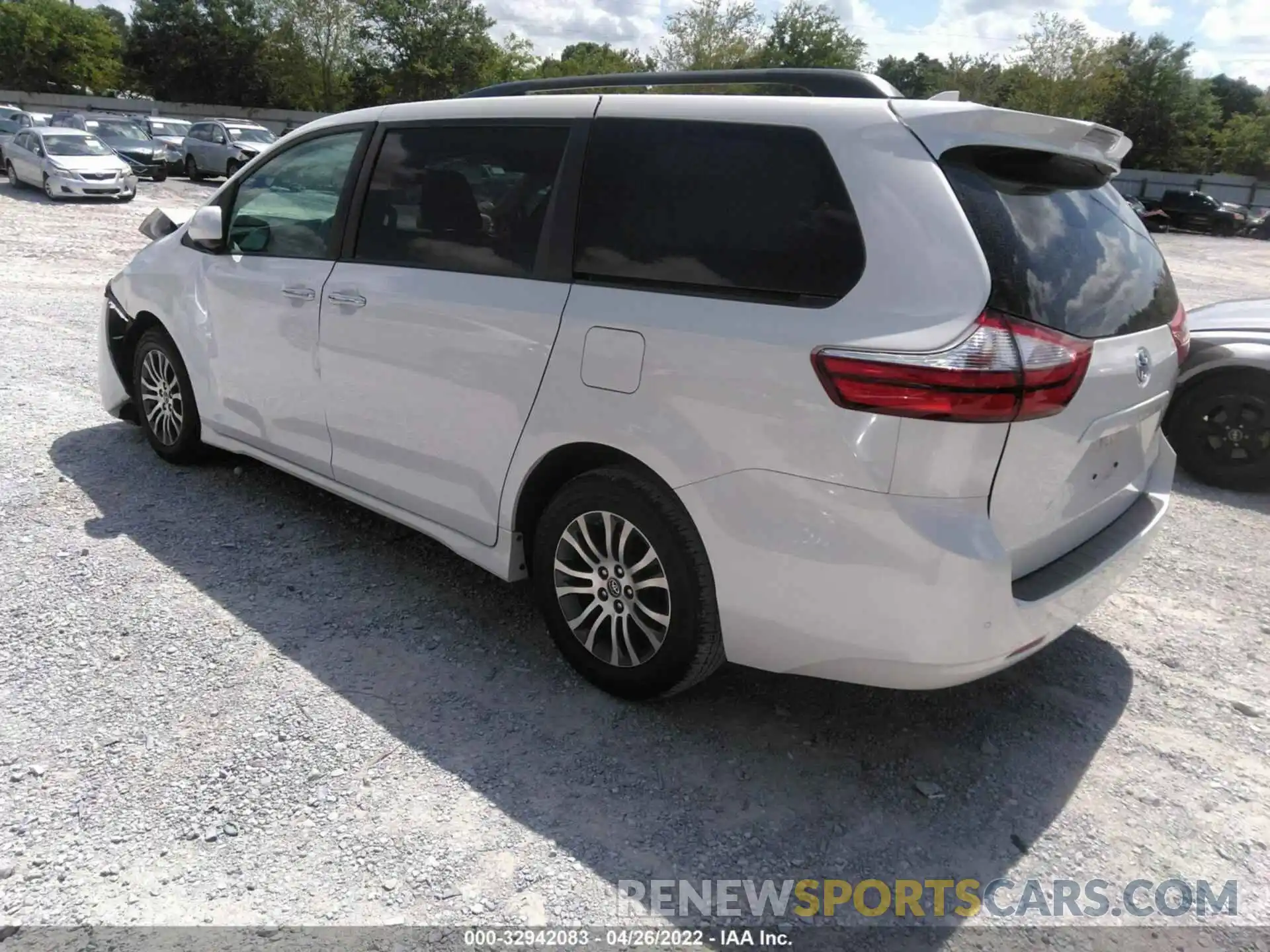 3 Фотография поврежденного автомобиля 5TDYZ3DC2KS979955 TOYOTA SIENNA 2019