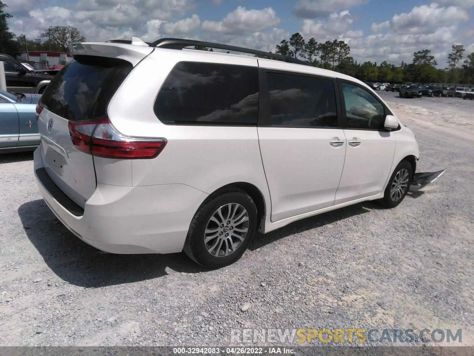 4 Фотография поврежденного автомобиля 5TDYZ3DC2KS979955 TOYOTA SIENNA 2019