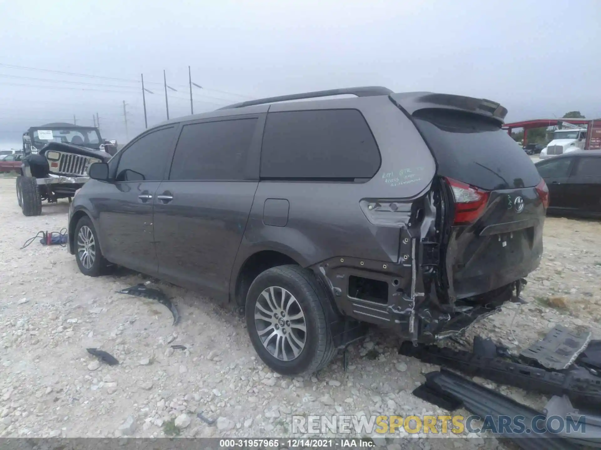 3 Фотография поврежденного автомобиля 5TDYZ3DC2KS980118 TOYOTA SIENNA 2019