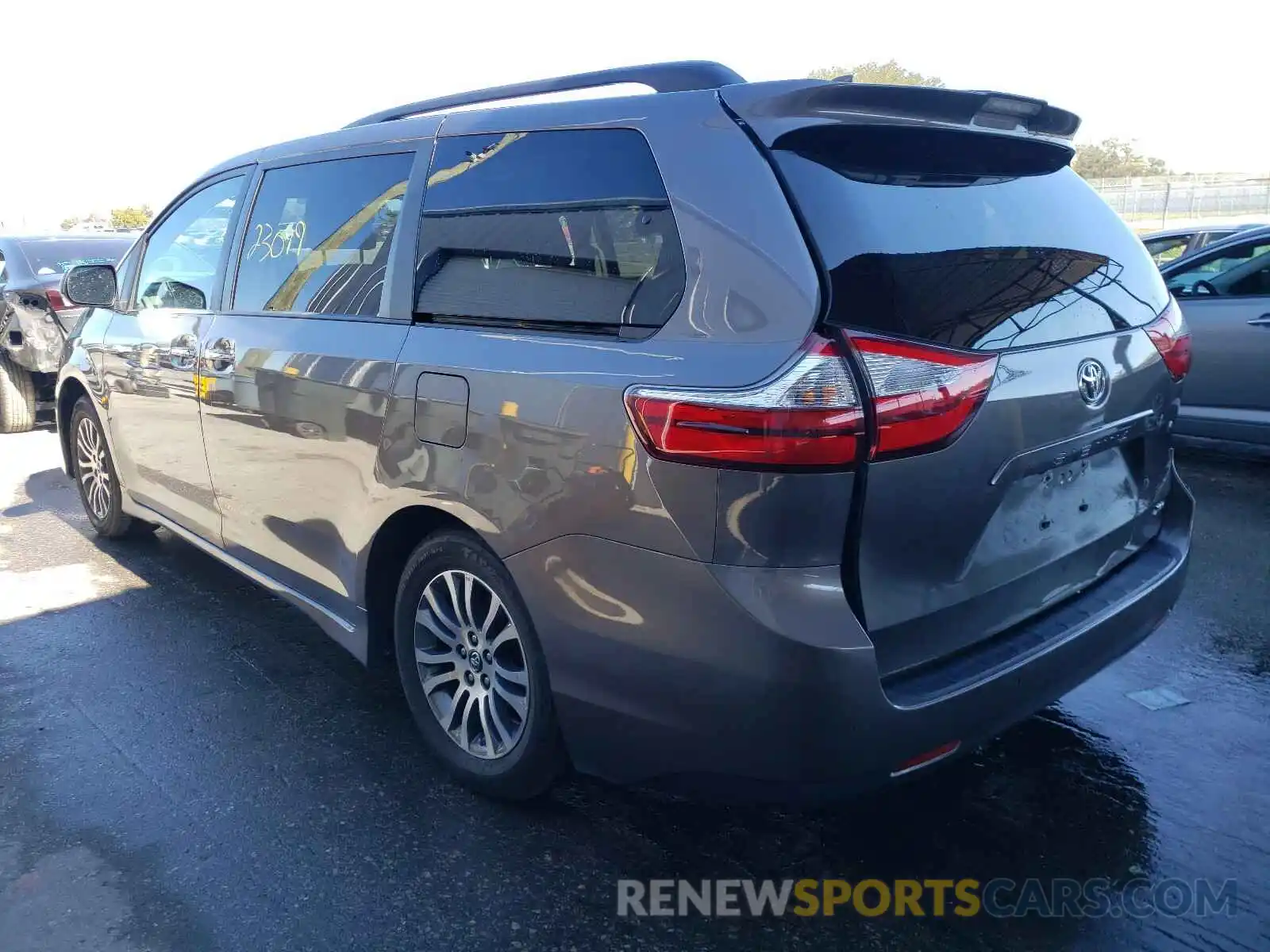 3 Photograph of a damaged car 5TDYZ3DC2KS980491 TOYOTA SIENNA 2019