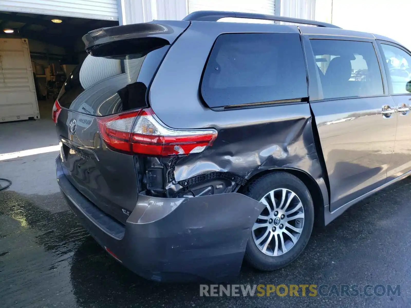 9 Photograph of a damaged car 5TDYZ3DC2KS980491 TOYOTA SIENNA 2019