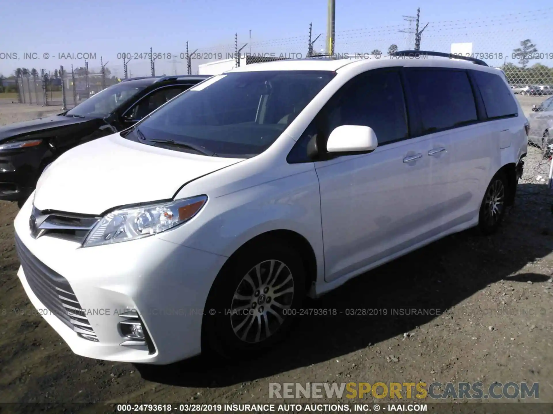 2 Фотография поврежденного автомобиля 5TDYZ3DC2KS982662 TOYOTA SIENNA 2019