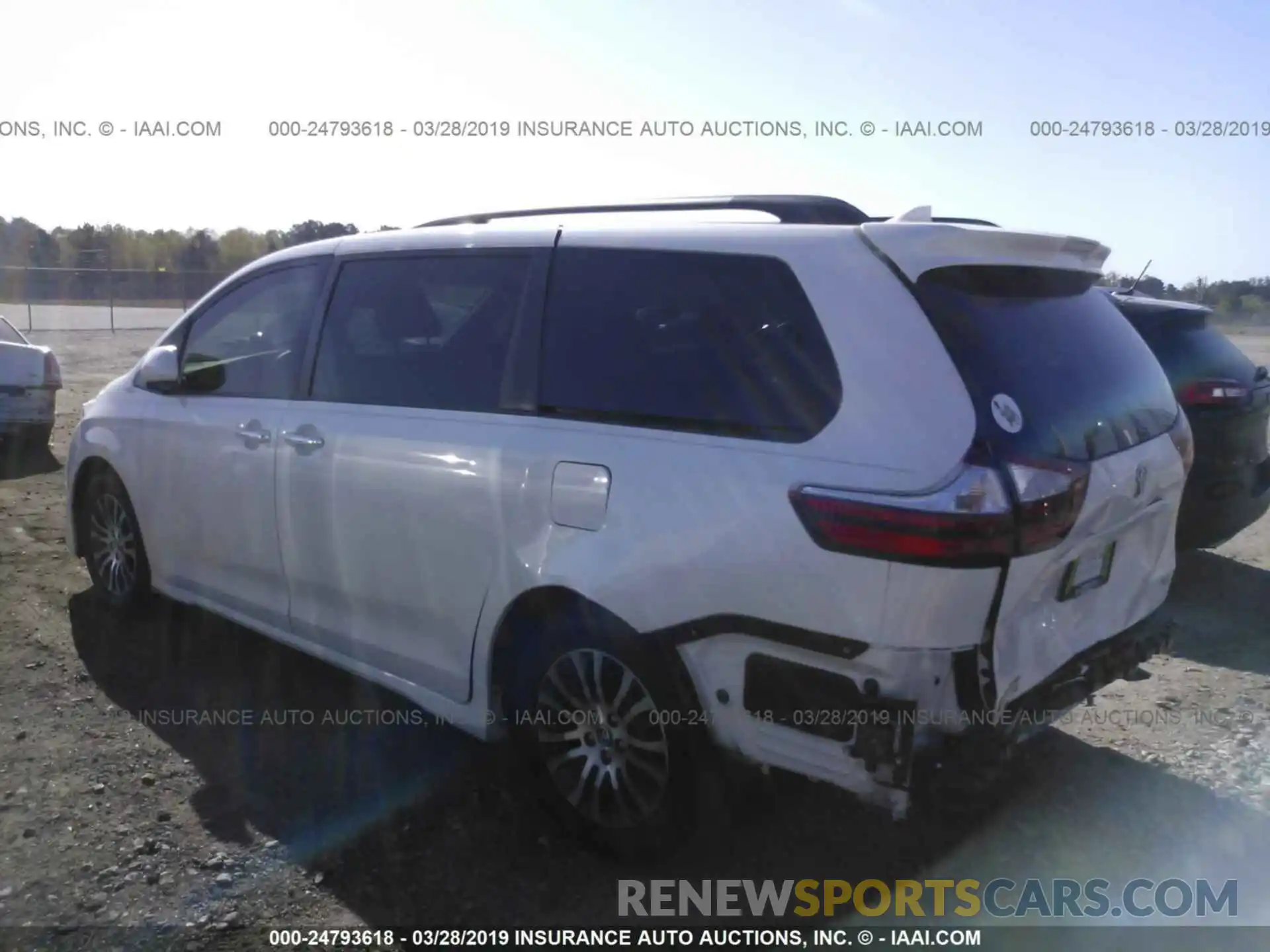 3 Photograph of a damaged car 5TDYZ3DC2KS982662 TOYOTA SIENNA 2019