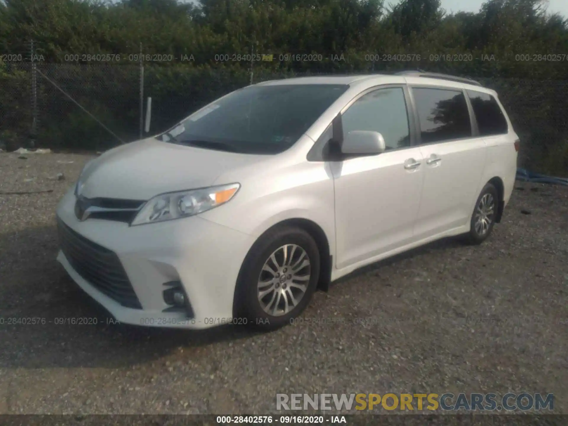 2 Фотография поврежденного автомобиля 5TDYZ3DC2KS985027 TOYOTA SIENNA 2019