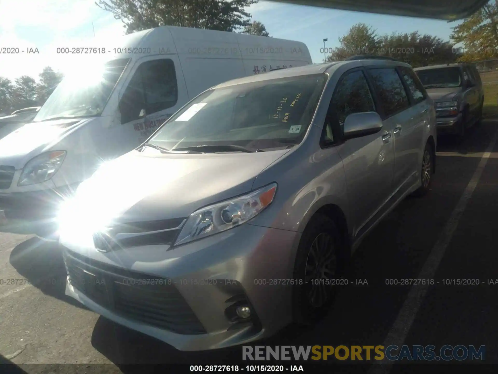 2 Photograph of a damaged car 5TDYZ3DC2KS986386 TOYOTA SIENNA 2019