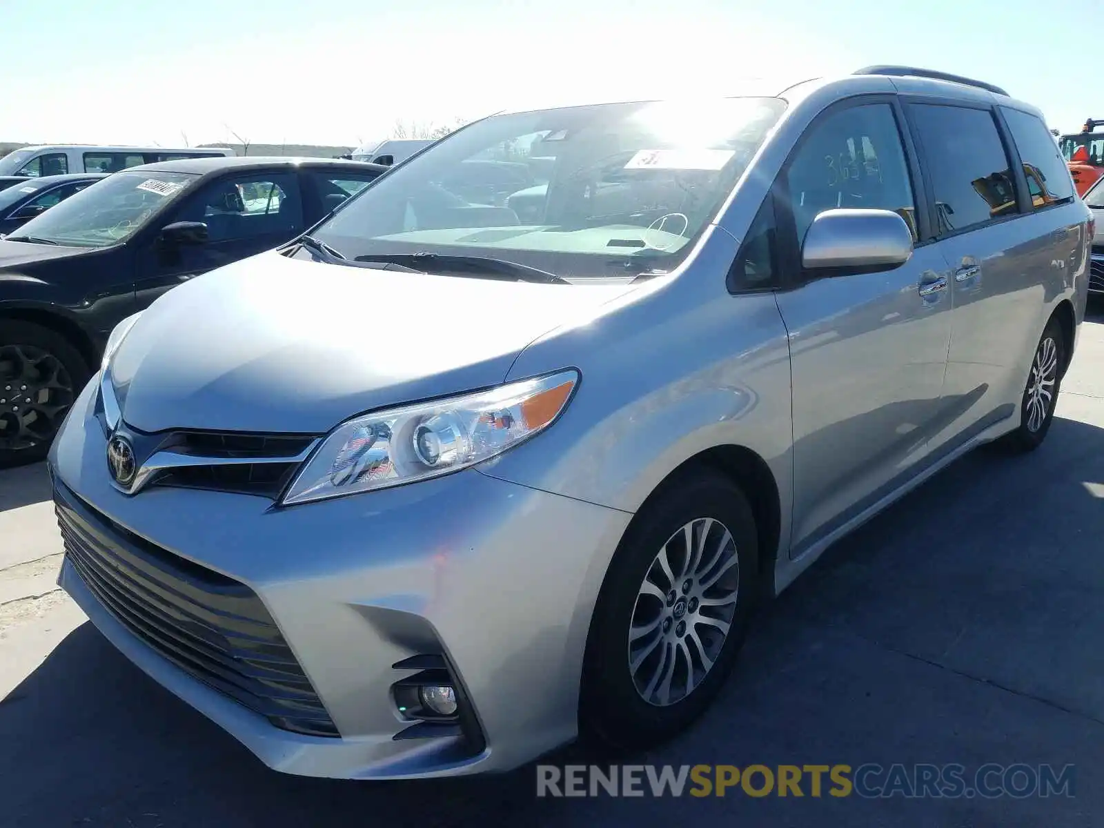 2 Photograph of a damaged car 5TDYZ3DC2KS986808 TOYOTA SIENNA 2019