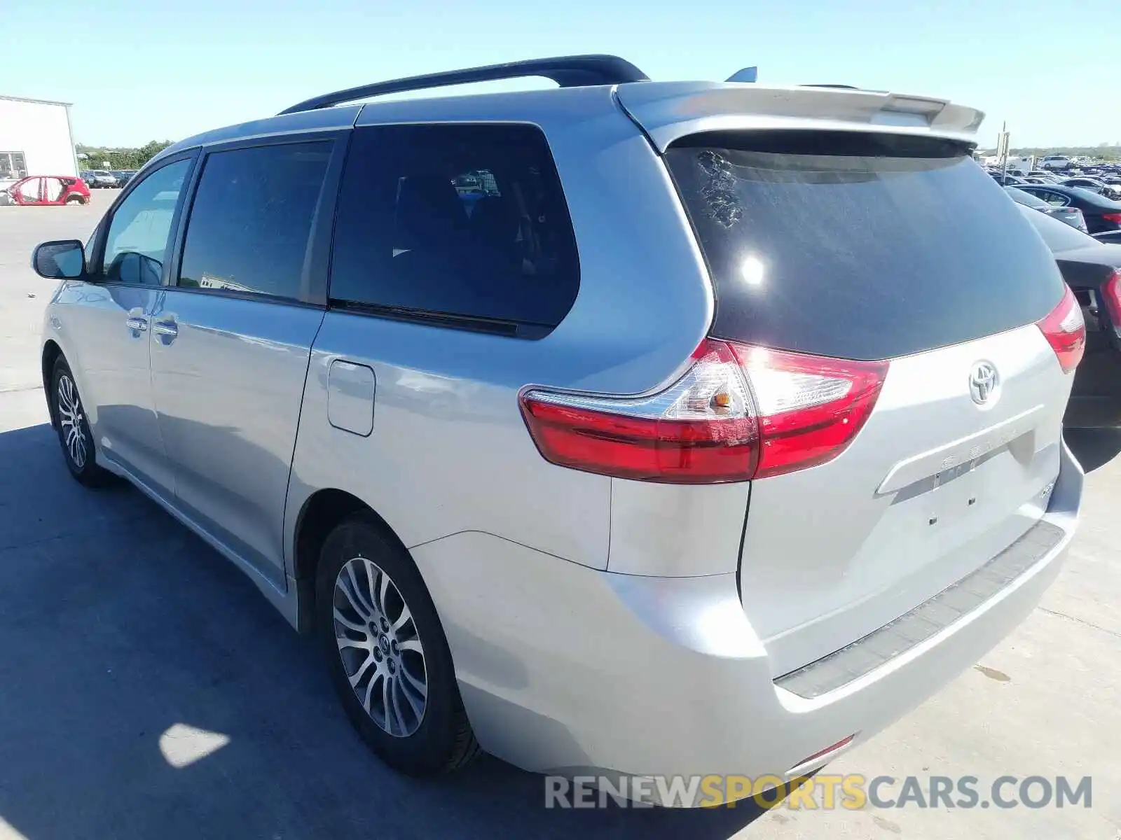 3 Photograph of a damaged car 5TDYZ3DC2KS986808 TOYOTA SIENNA 2019