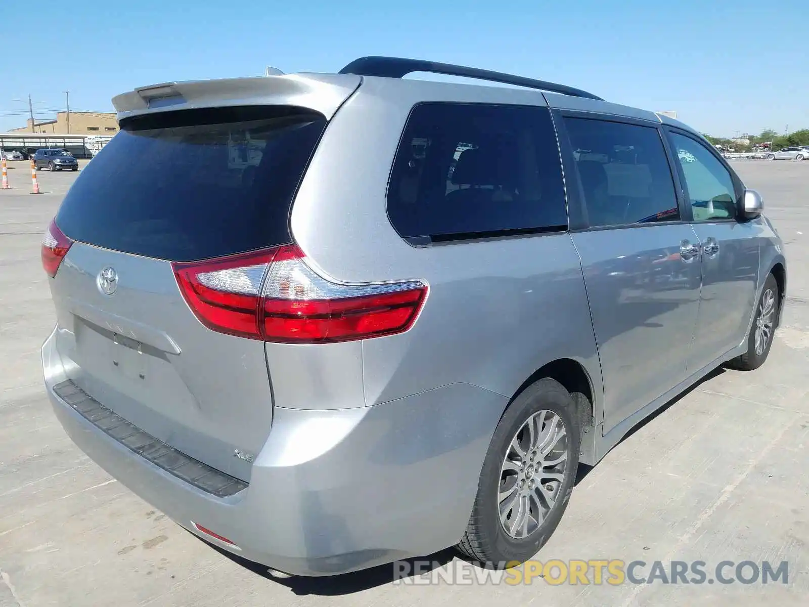 4 Фотография поврежденного автомобиля 5TDYZ3DC2KS986808 TOYOTA SIENNA 2019