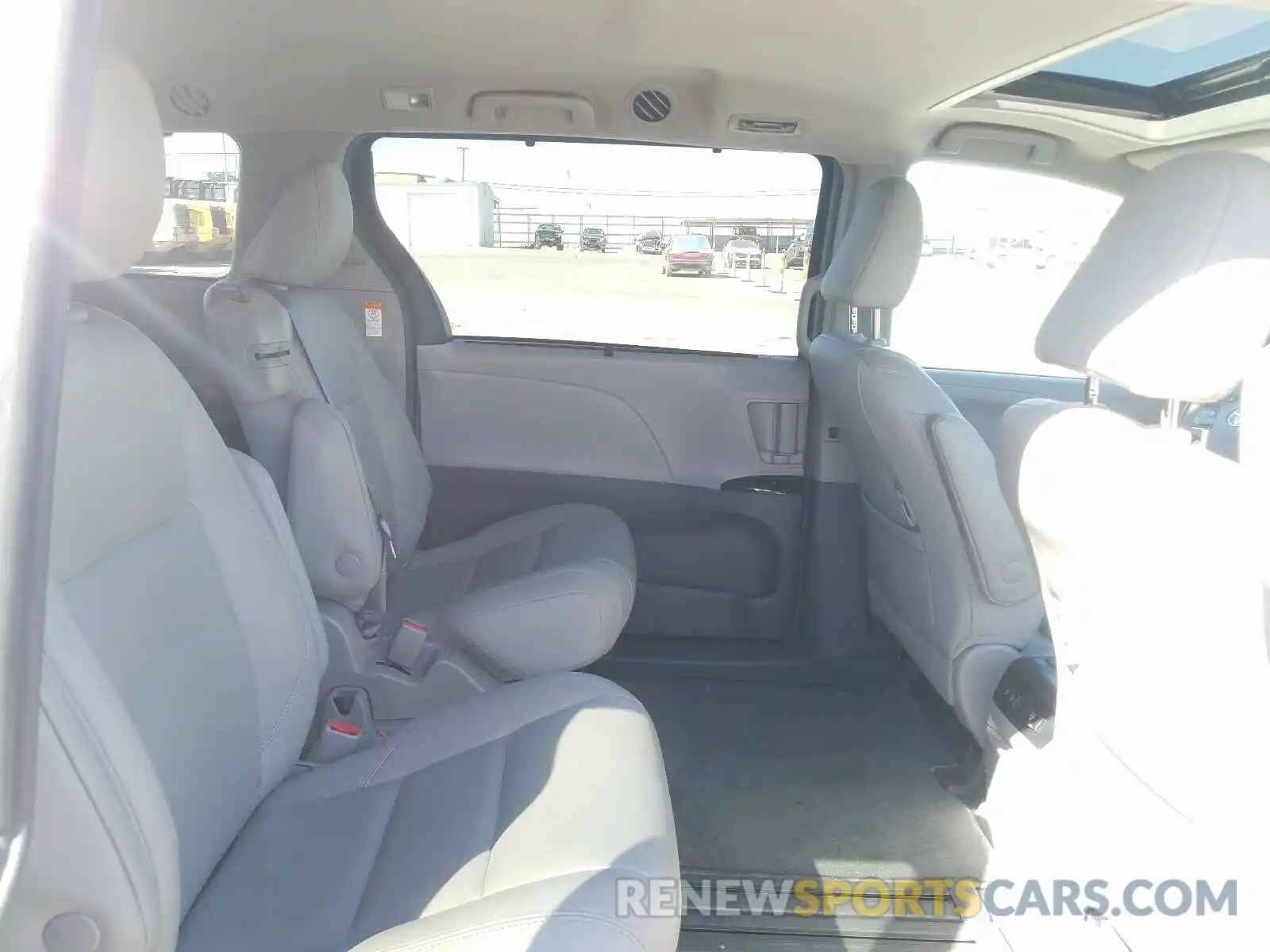 6 Photograph of a damaged car 5TDYZ3DC2KS986808 TOYOTA SIENNA 2019