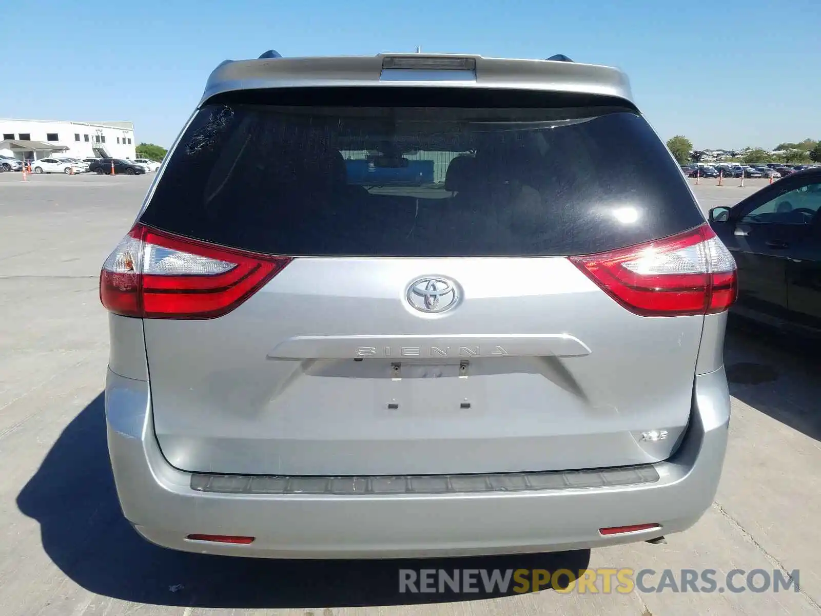 9 Photograph of a damaged car 5TDYZ3DC2KS986808 TOYOTA SIENNA 2019