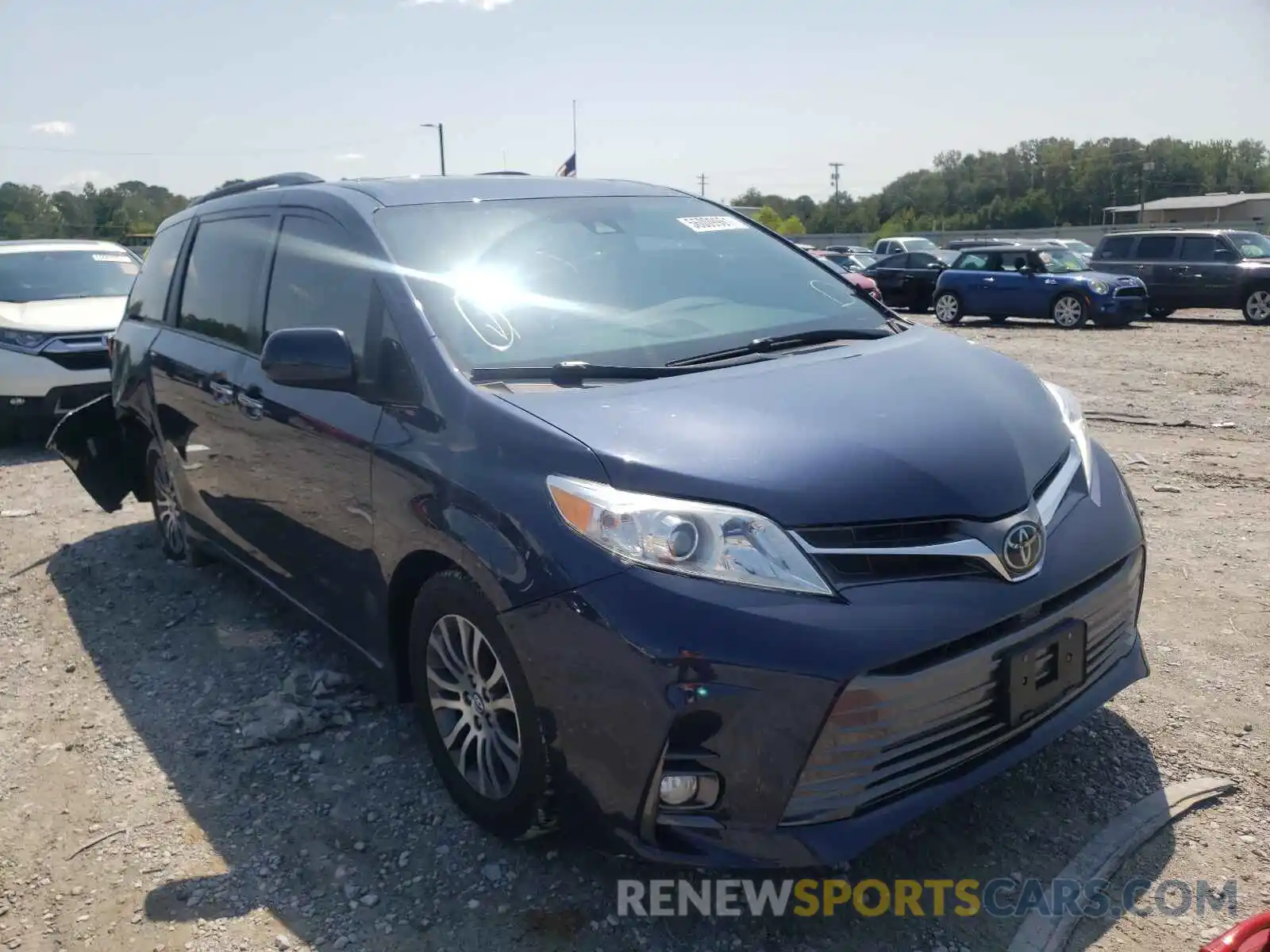 1 Фотография поврежденного автомобиля 5TDYZ3DC2KS989062 TOYOTA SIENNA 2019