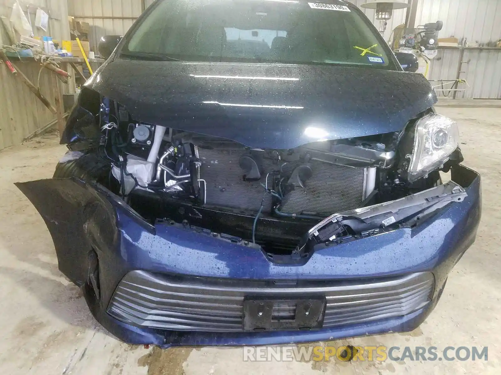 9 Photograph of a damaged car 5TDYZ3DC2KS989952 TOYOTA SIENNA 2019