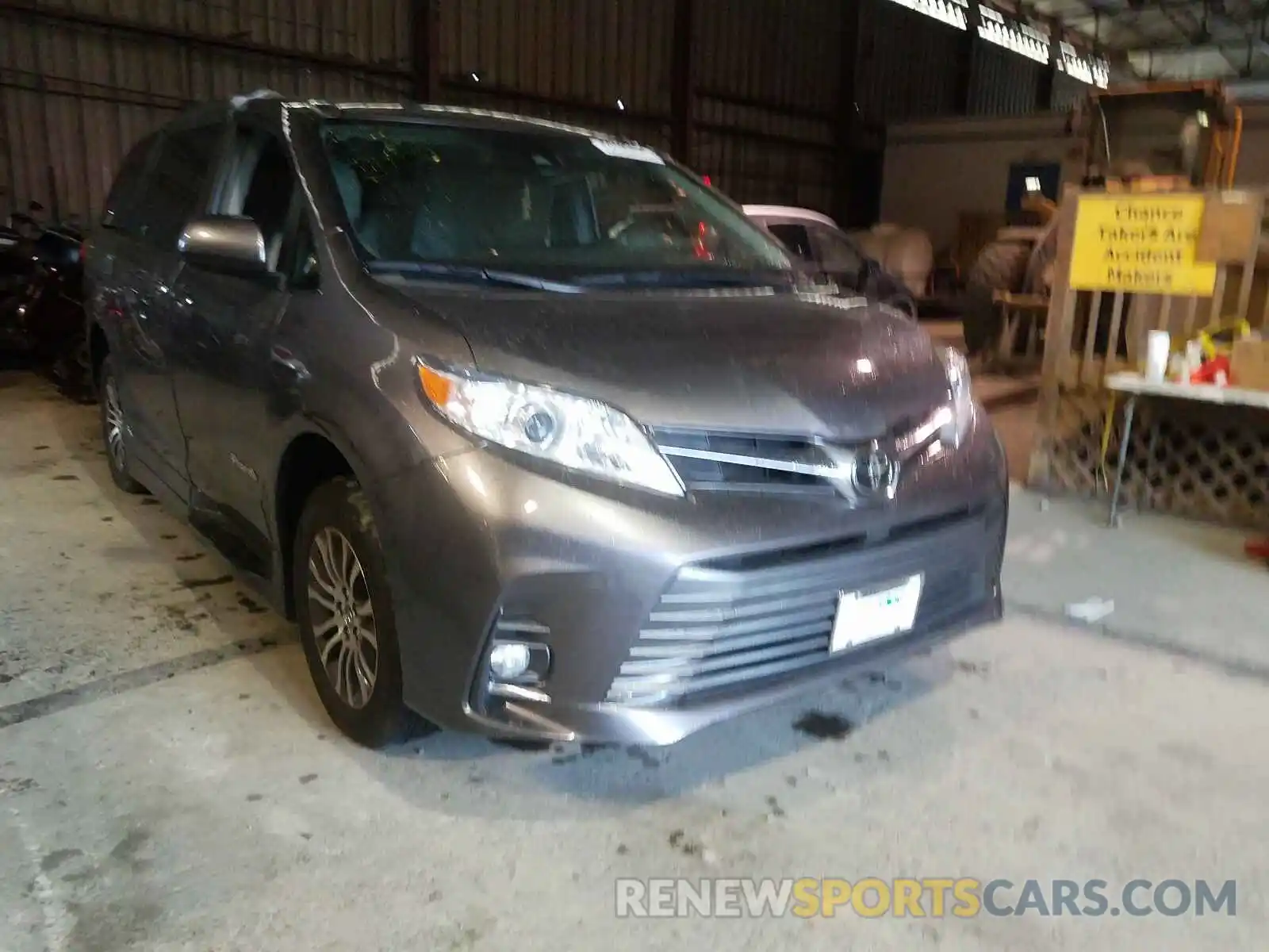 1 Photograph of a damaged car 5TDYZ3DC2KS991541 TOYOTA SIENNA 2019