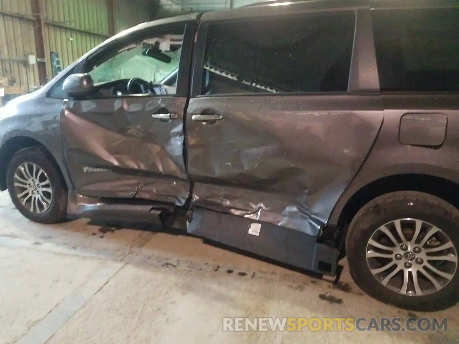 10 Photograph of a damaged car 5TDYZ3DC2KS991541 TOYOTA SIENNA 2019