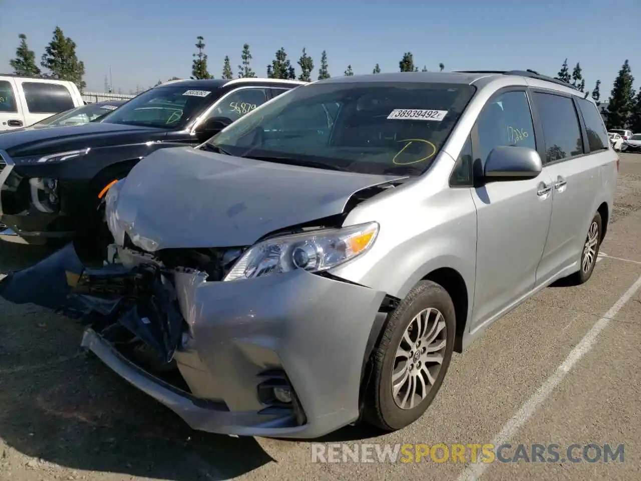 2 Photograph of a damaged car 5TDYZ3DC2KS994987 TOYOTA SIENNA 2019