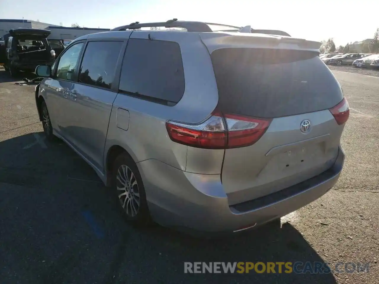 3 Photograph of a damaged car 5TDYZ3DC2KS994987 TOYOTA SIENNA 2019