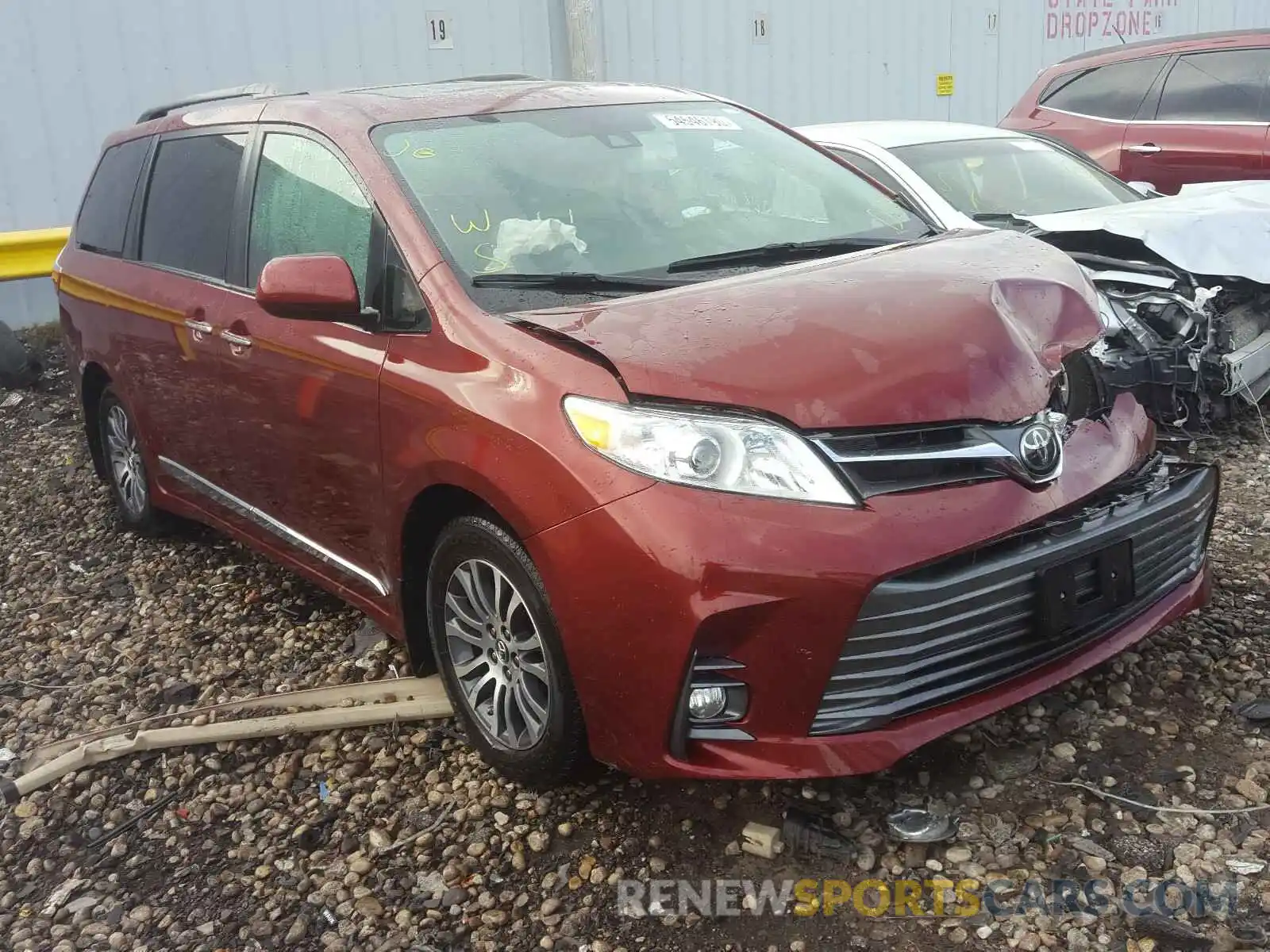 1 Фотография поврежденного автомобиля 5TDYZ3DC2KS995007 TOYOTA SIENNA 2019