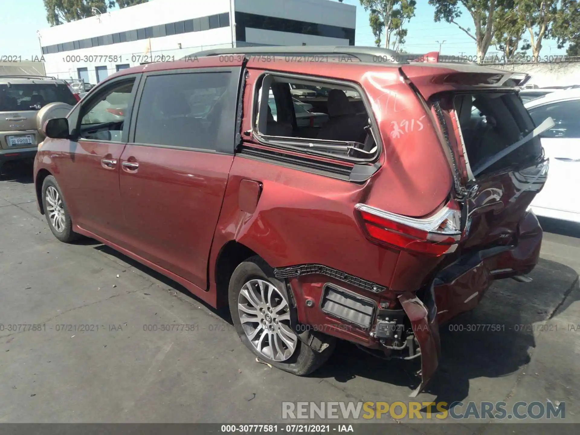 3 Фотография поврежденного автомобиля 5TDYZ3DC2KS996271 TOYOTA SIENNA 2019