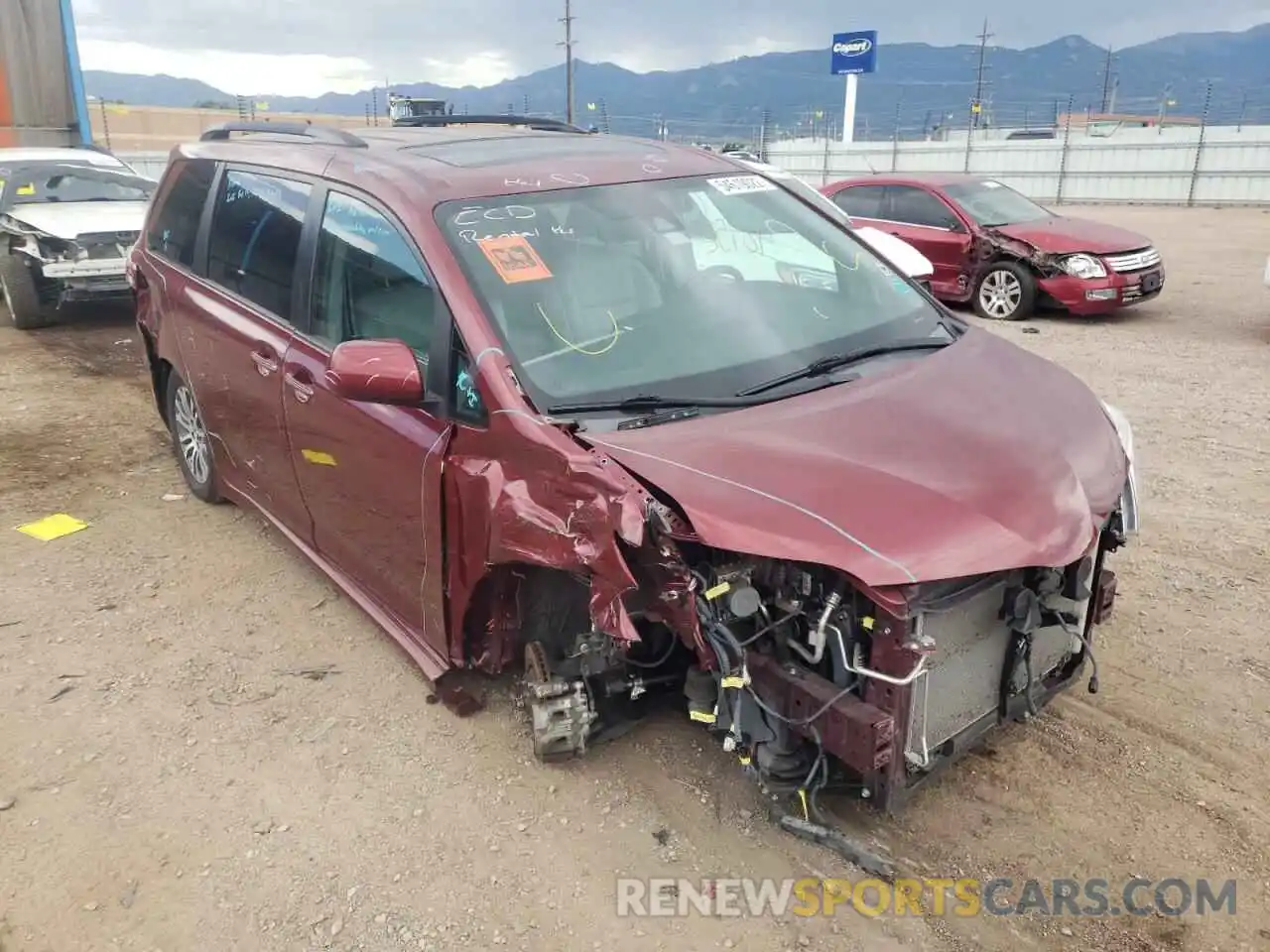 1 Photograph of a damaged car 5TDYZ3DC3KS002470 TOYOTA SIENNA 2019