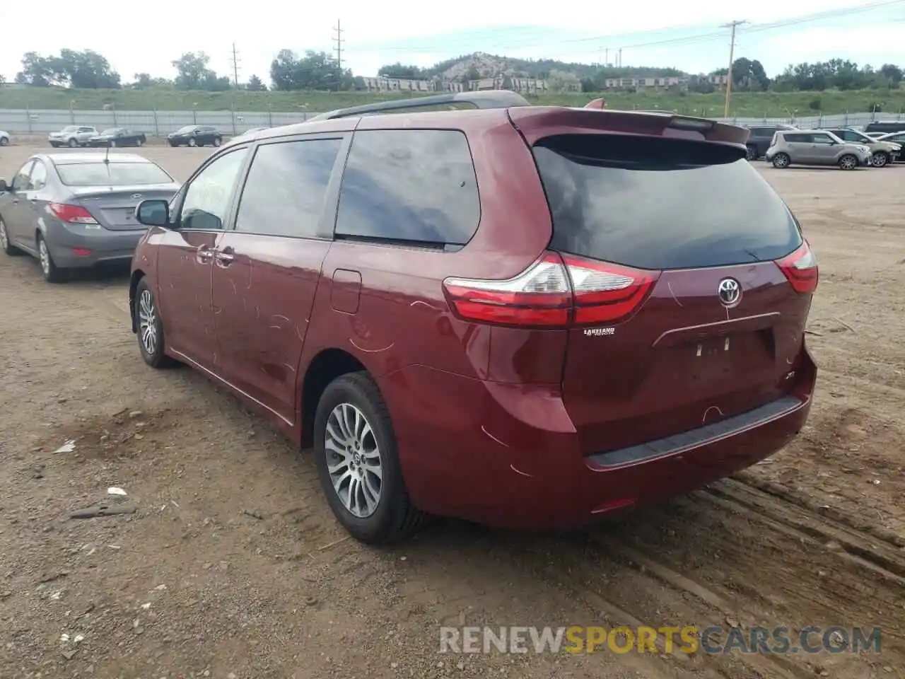 3 Photograph of a damaged car 5TDYZ3DC3KS002470 TOYOTA SIENNA 2019