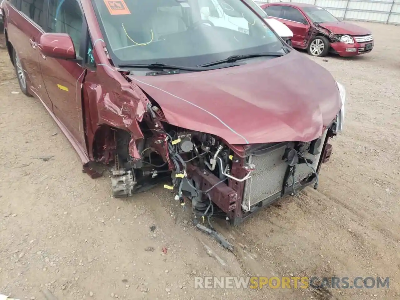 9 Photograph of a damaged car 5TDYZ3DC3KS002470 TOYOTA SIENNA 2019