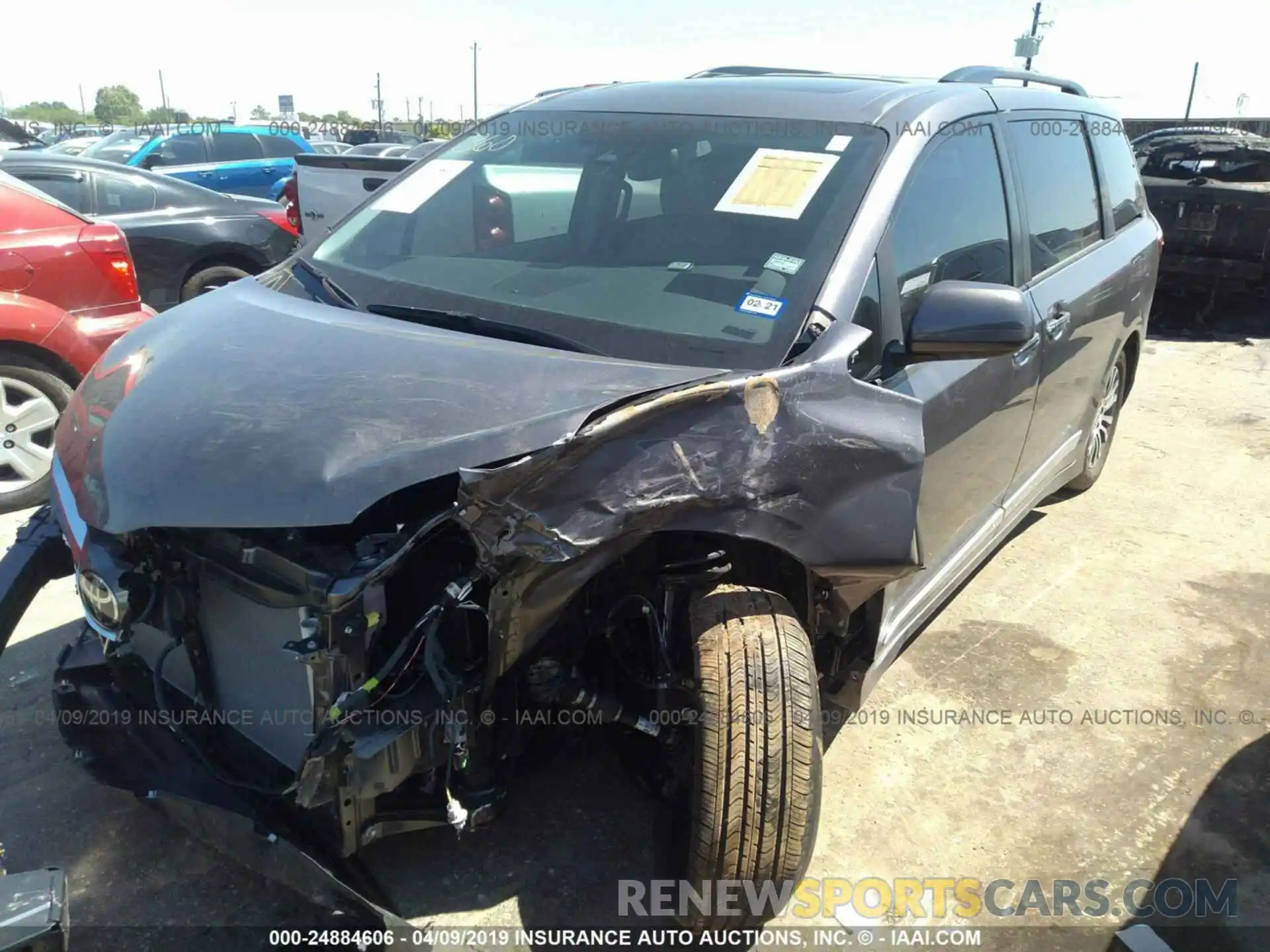 2 Photograph of a damaged car 5TDYZ3DC3KS005286 TOYOTA SIENNA 2019