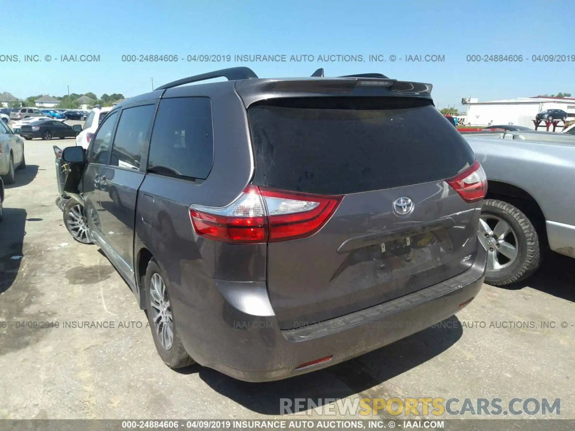 3 Photograph of a damaged car 5TDYZ3DC3KS005286 TOYOTA SIENNA 2019