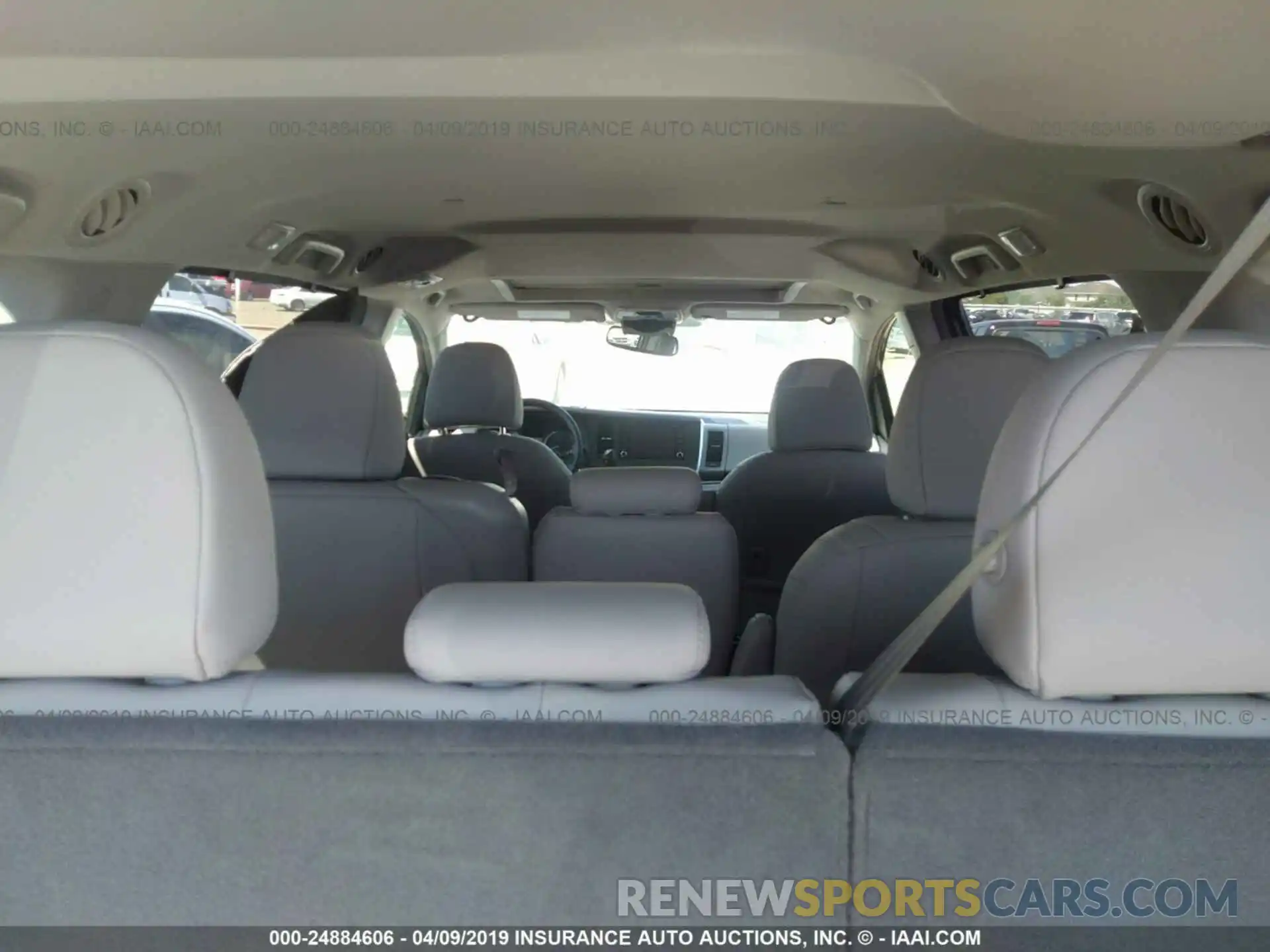 8 Photograph of a damaged car 5TDYZ3DC3KS005286 TOYOTA SIENNA 2019