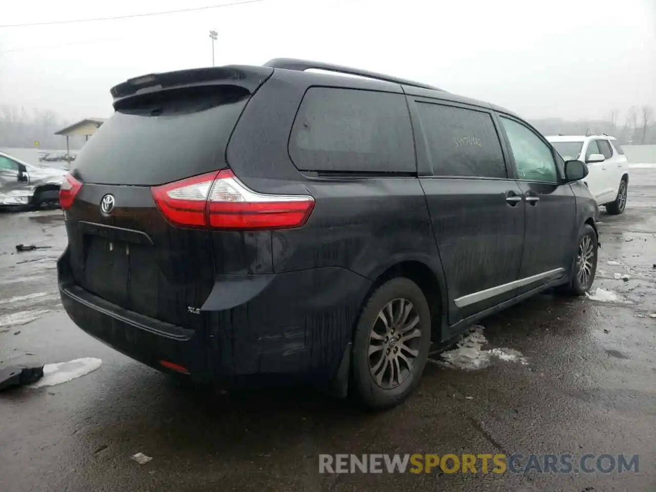 4 Photograph of a damaged car 5TDYZ3DC3KS007328 TOYOTA SIENNA 2019