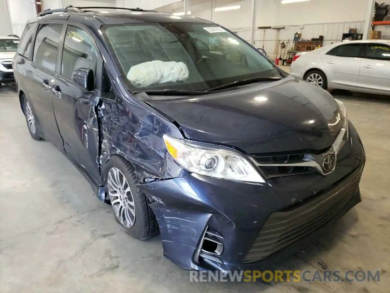 1 Photograph of a damaged car 5TDYZ3DC3KS009032 TOYOTA SIENNA 2019