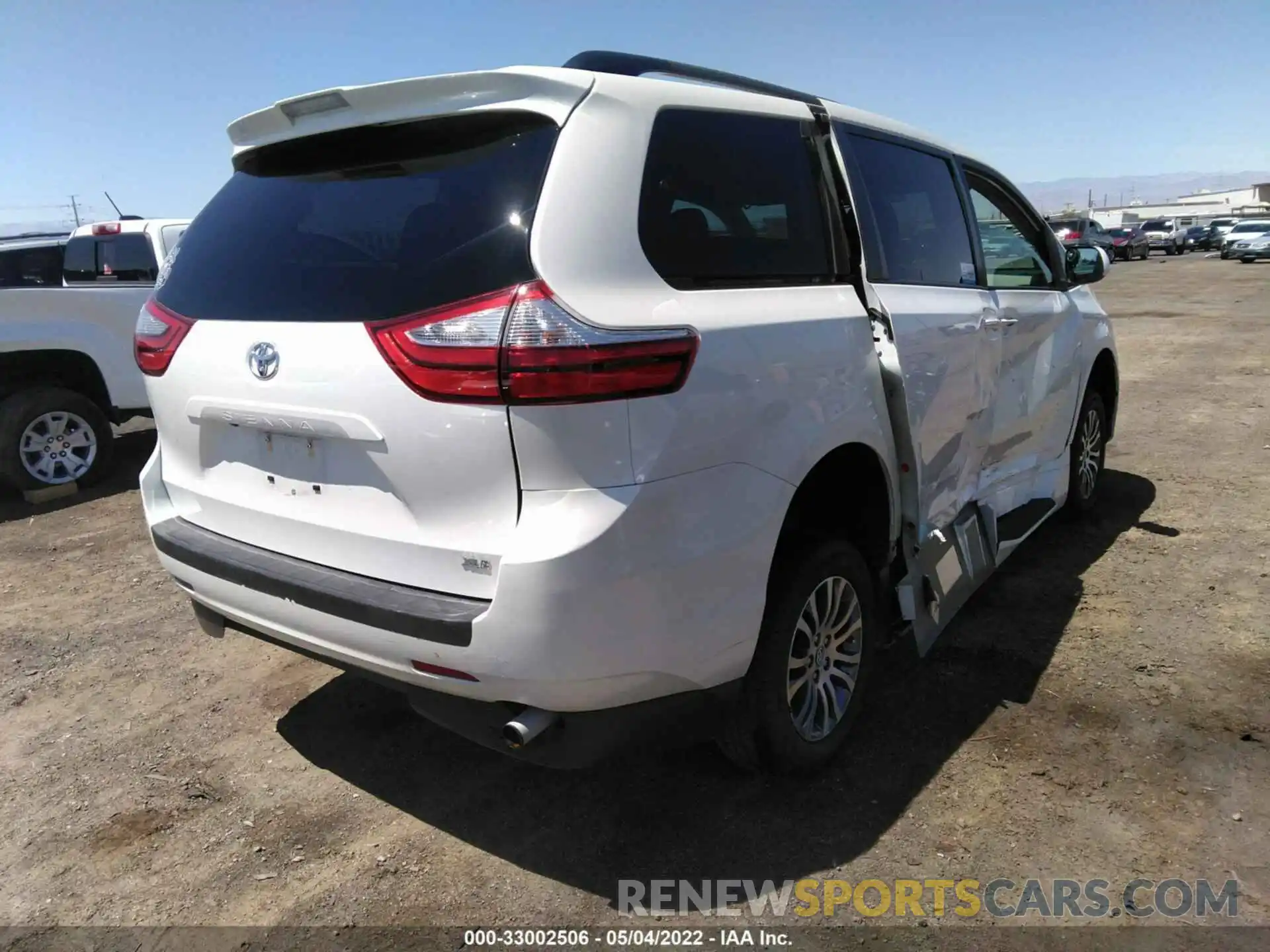 4 Photograph of a damaged car 5TDYZ3DC3KS009550 TOYOTA SIENNA 2019